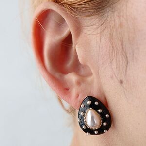 Vintage pearl earrings M526